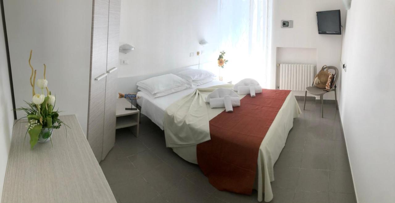 Hotel Villa Teresa Loano Exteriör bild